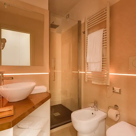 Shali Luxury Spagna בית הארחה 4*