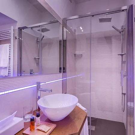 بيت ضيافة Shali Luxury Spagna 3*